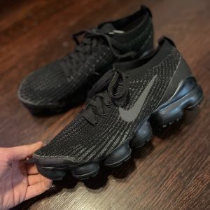 Men’s Air Nike VaporMax FlyKnit 3 ‘Triple Black’ Sneakers size: 8.5